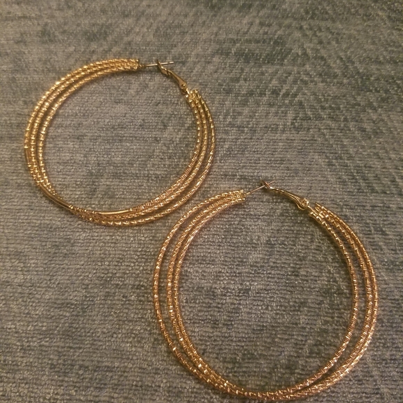 🎉Large Hoop Earrings - Picture 5 of 5